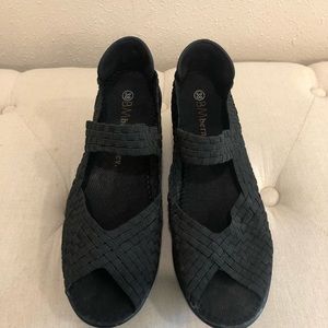 BM Bernie Mev. Halle Open Toe Wedge